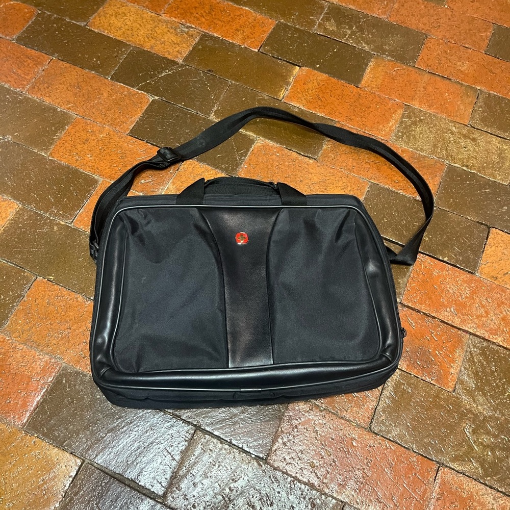 Swiss Army 16 x 12 laptop case with shoulder strap black
